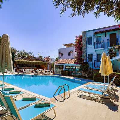 Moonshine Hotel & Suites