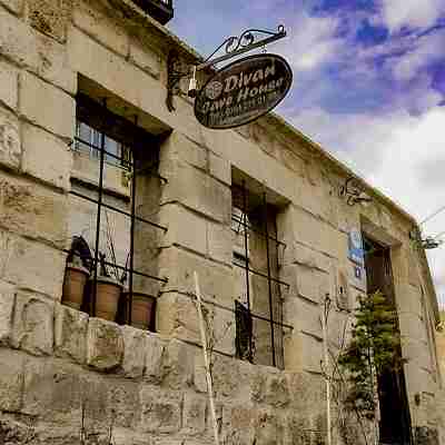 Divan Cave House
