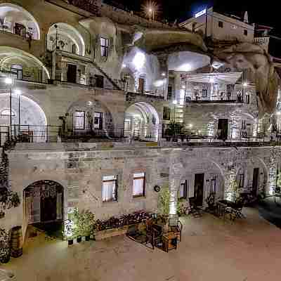 Hera Cave Suites