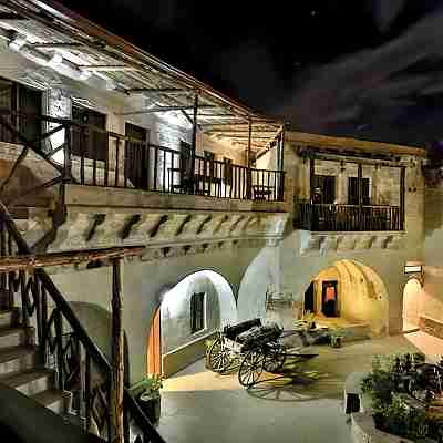 Holiday Cave Hotel