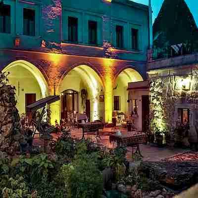 Saddle Cave Hotel